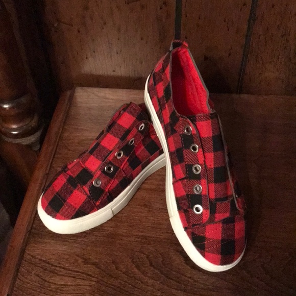 Shoes - Sneakers